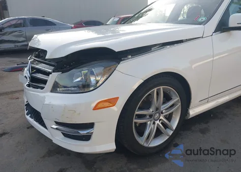 2014 Mercedes-Benz C-Class C 250 Sport z USA, uszkodzony, nr VIN WDDGF4HB4ER312003